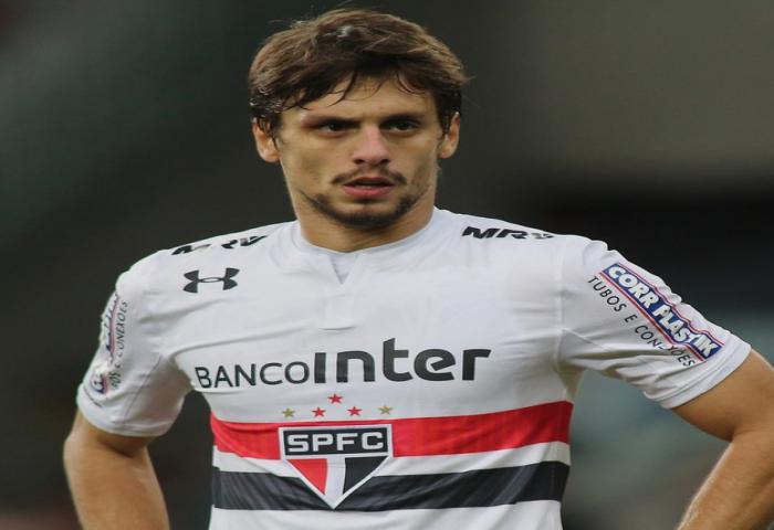Brasil Akan Diperkuat Bek Rodrigo Caio di Kualifikasi Piala Dunia Terakhir